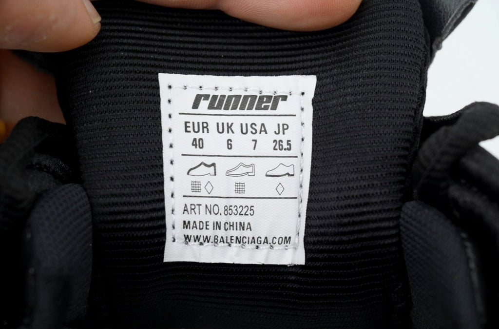 Balenciaga runners LED