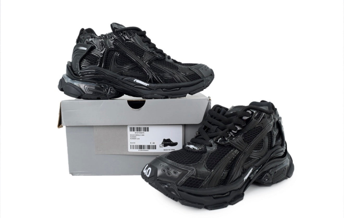 Balenciaga runners LED